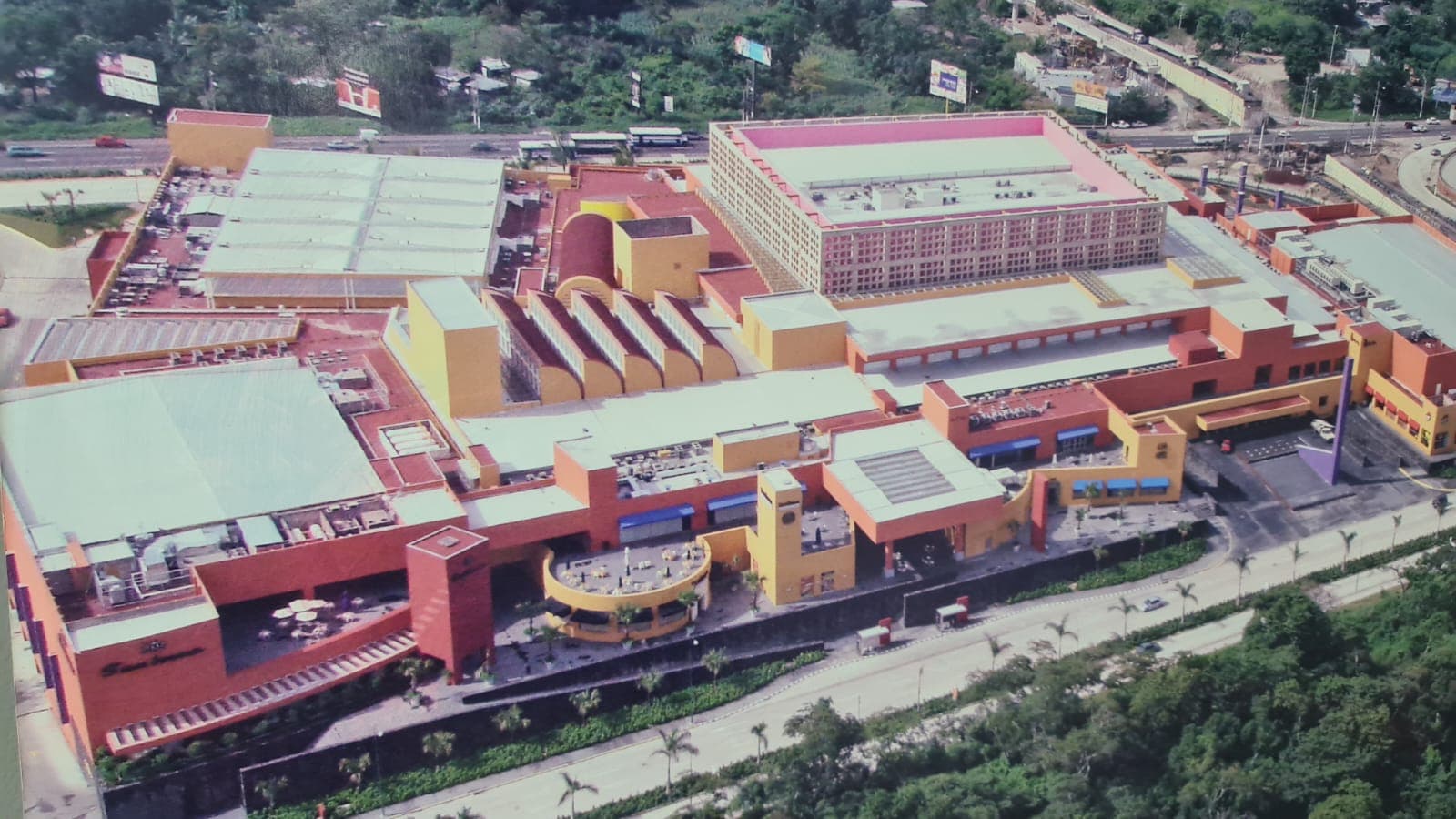 Centro Comercial Multiplaza